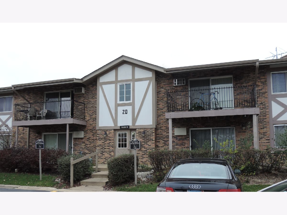 Condos & Townhomes Sold Stratford Green Willowbrook Illinois, 9S201 Lake