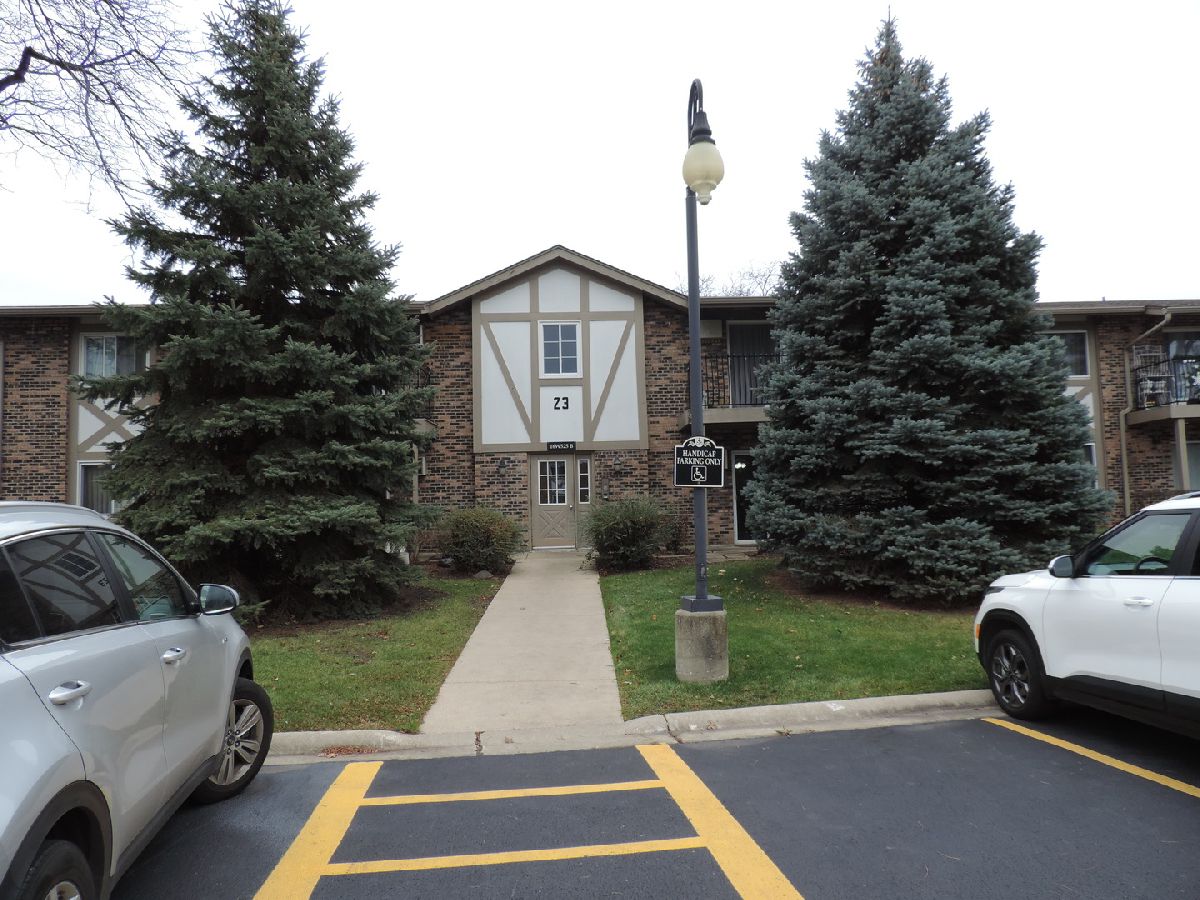 Condos & Townhomes Sold Stratford Green Willowbrook Illinois, 16W525 Lake