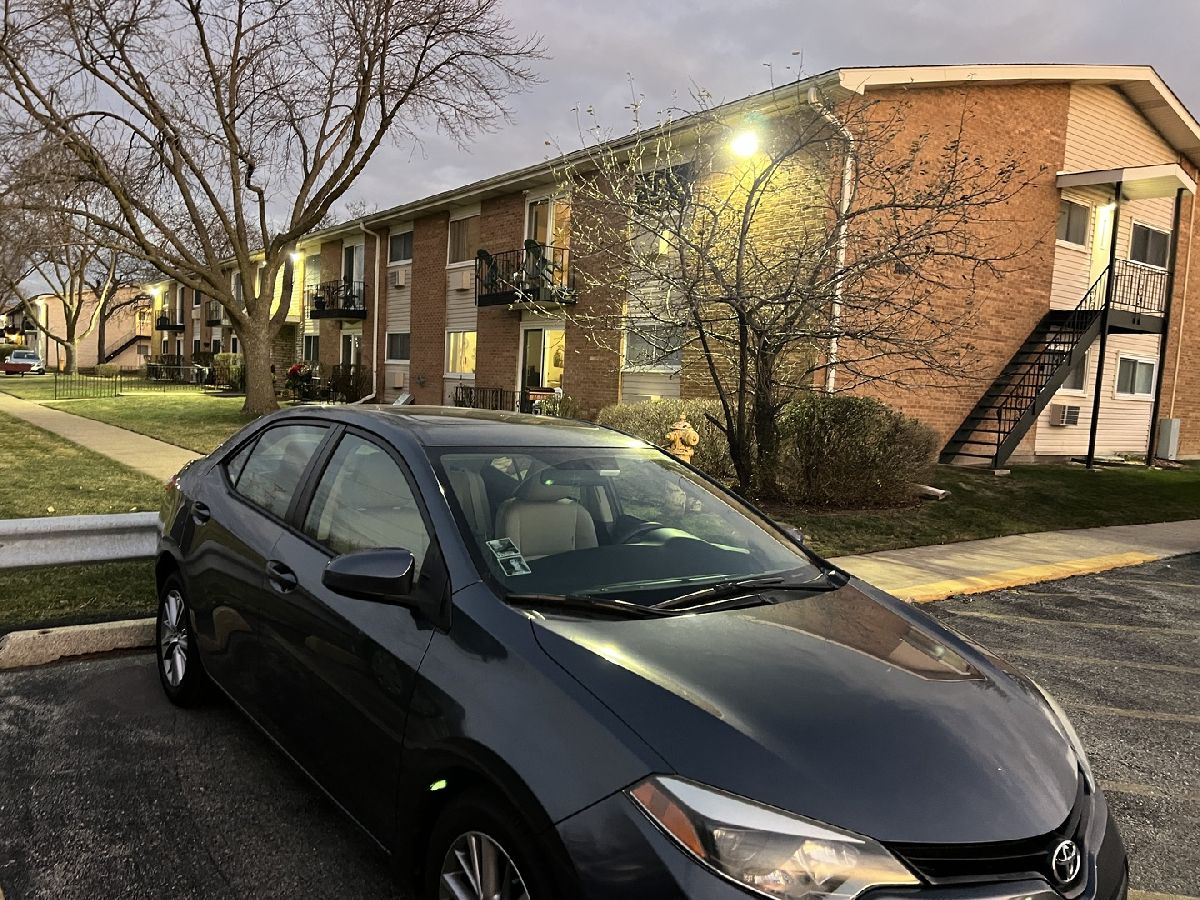 Condominiums Sold Courtland Square Des Plaines Illinois, 8864 Northshore