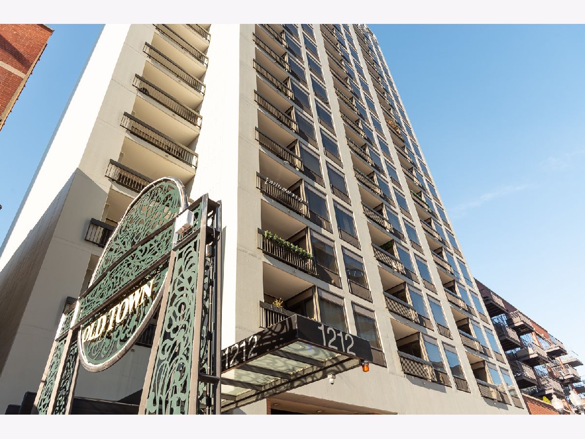 Condominiums Rented Neapolitan Chicago Illinois, 1212 Wells