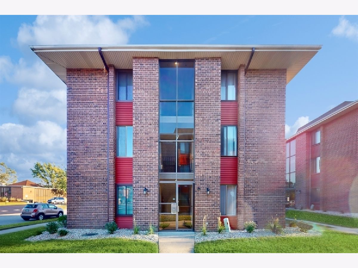 Condominiums Sold Oak Terrace Oak Forest Illinois, 15834 Terrace