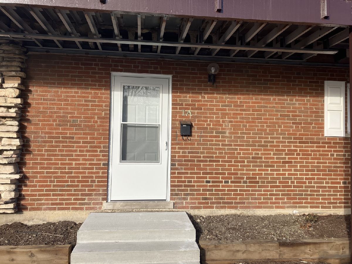 Condominiums Rented Dover Park Mount Prospect Illinois, 1840 Hatherleigh