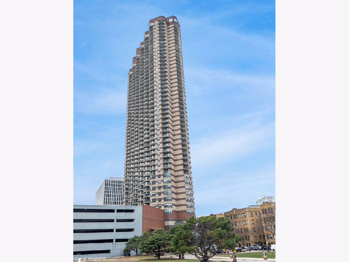Condominiums Rented The New York Chicago Illinois, 3660 Lake Shore