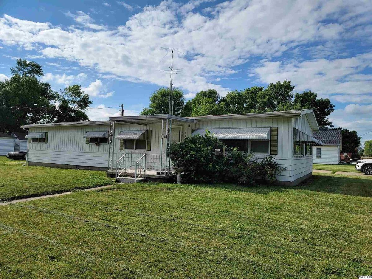  Sold Bowen Illinois, 112 Davis