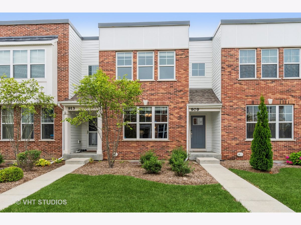 Townhomes Rented Union Square Aurora Illinois, 909 Times Square