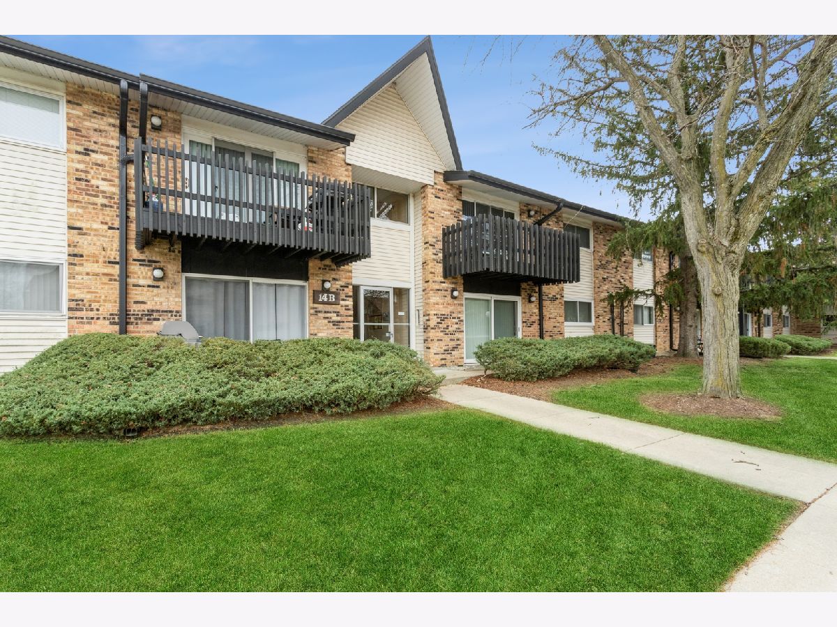 Condominiums Sold Hinsdale Point Willowbrook Illinois, 14B Kingery Quarter