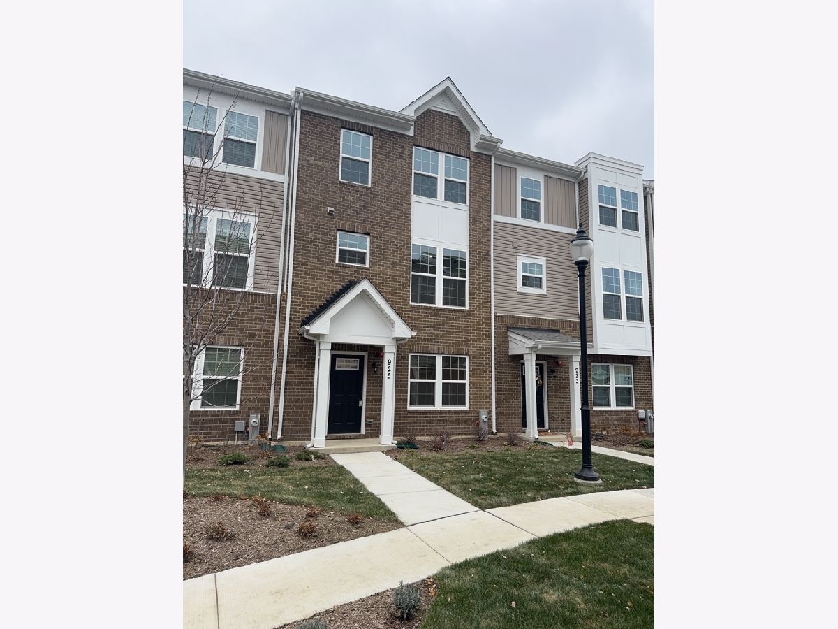 Subdivision Rented London Crossing Wheeling Illinois, 925 Jenkins