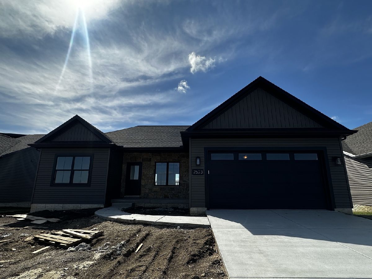 Homes & Condos & Townhomes Sold Blackstone Trails Normal Illinois, 2523 Marble
