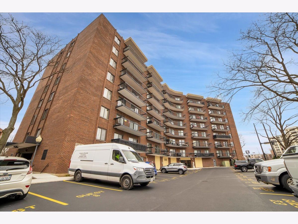 Condominiums Sold Landmark Des Plaines Illinois, 711 River