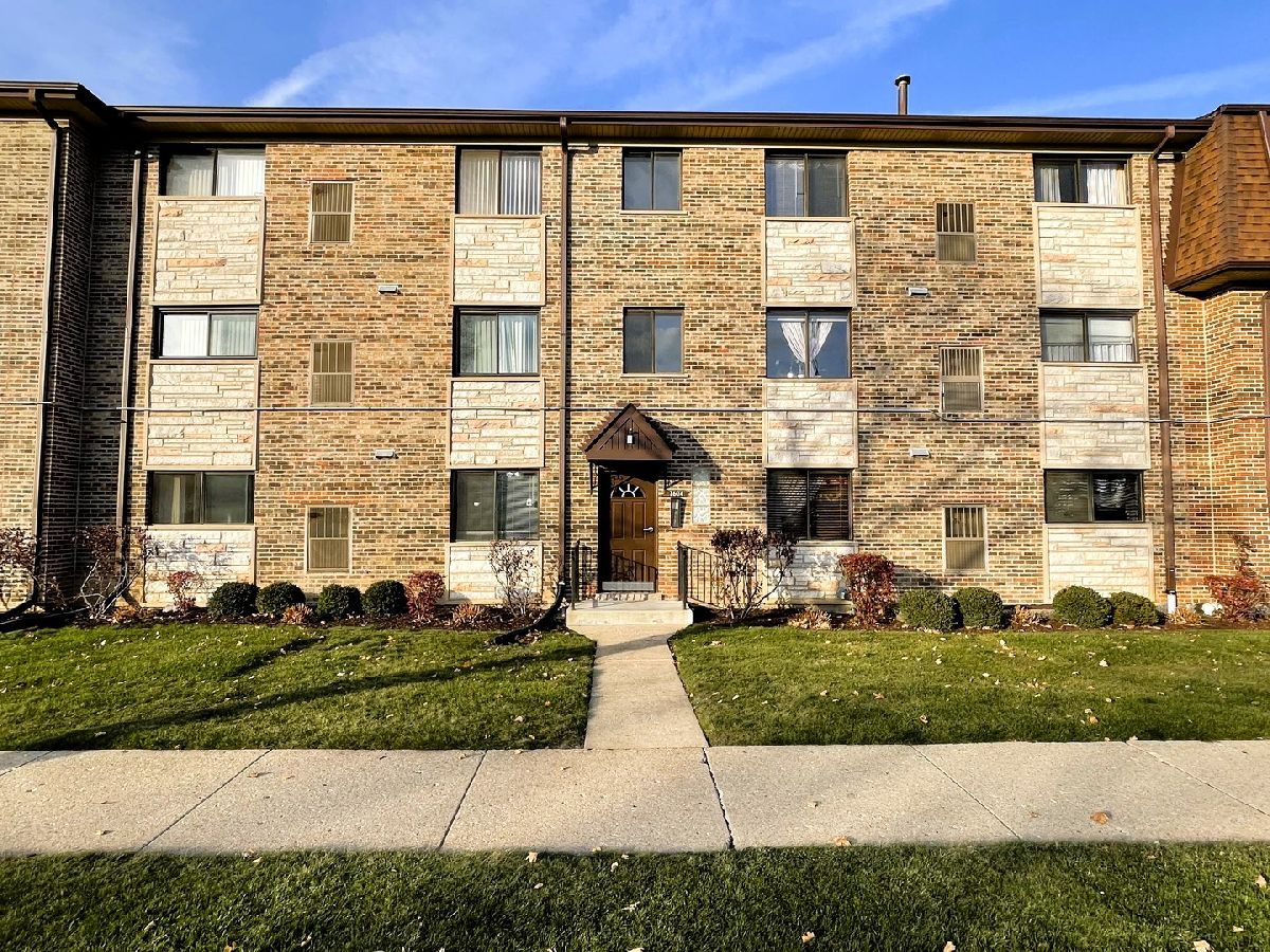 Condominiums Sold Oriole Point Condos Harwood Heights Illinois, 7604 Lawrence