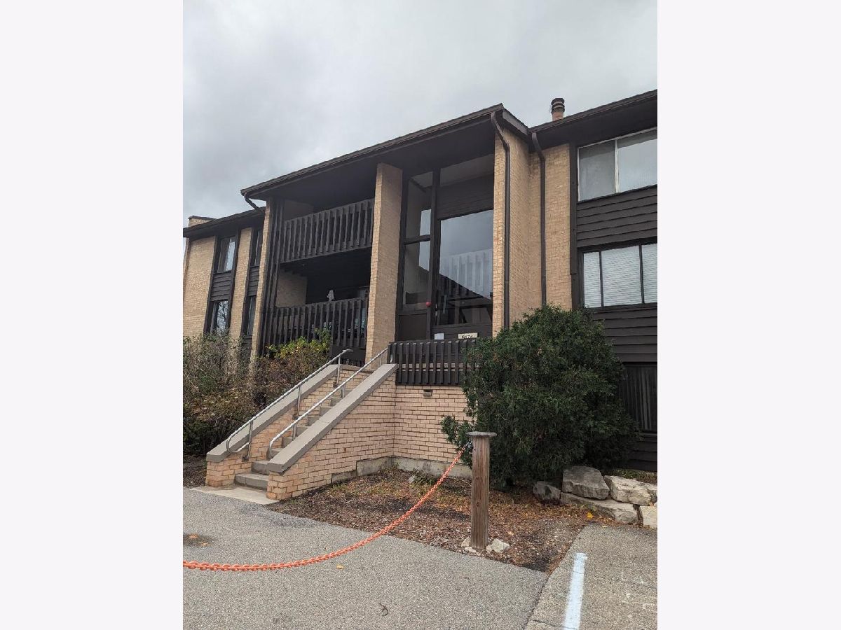 Condominiums Rented The Knolls Willowbrook Illinois, 6174 Knoll Lane