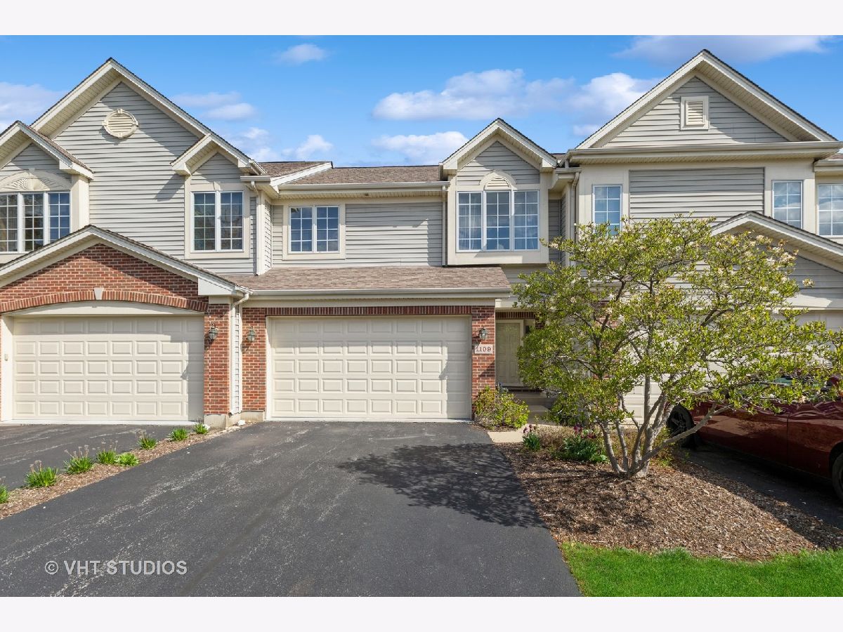 Townhomes Rented West Lake Cary Illinois, 1109 Amber