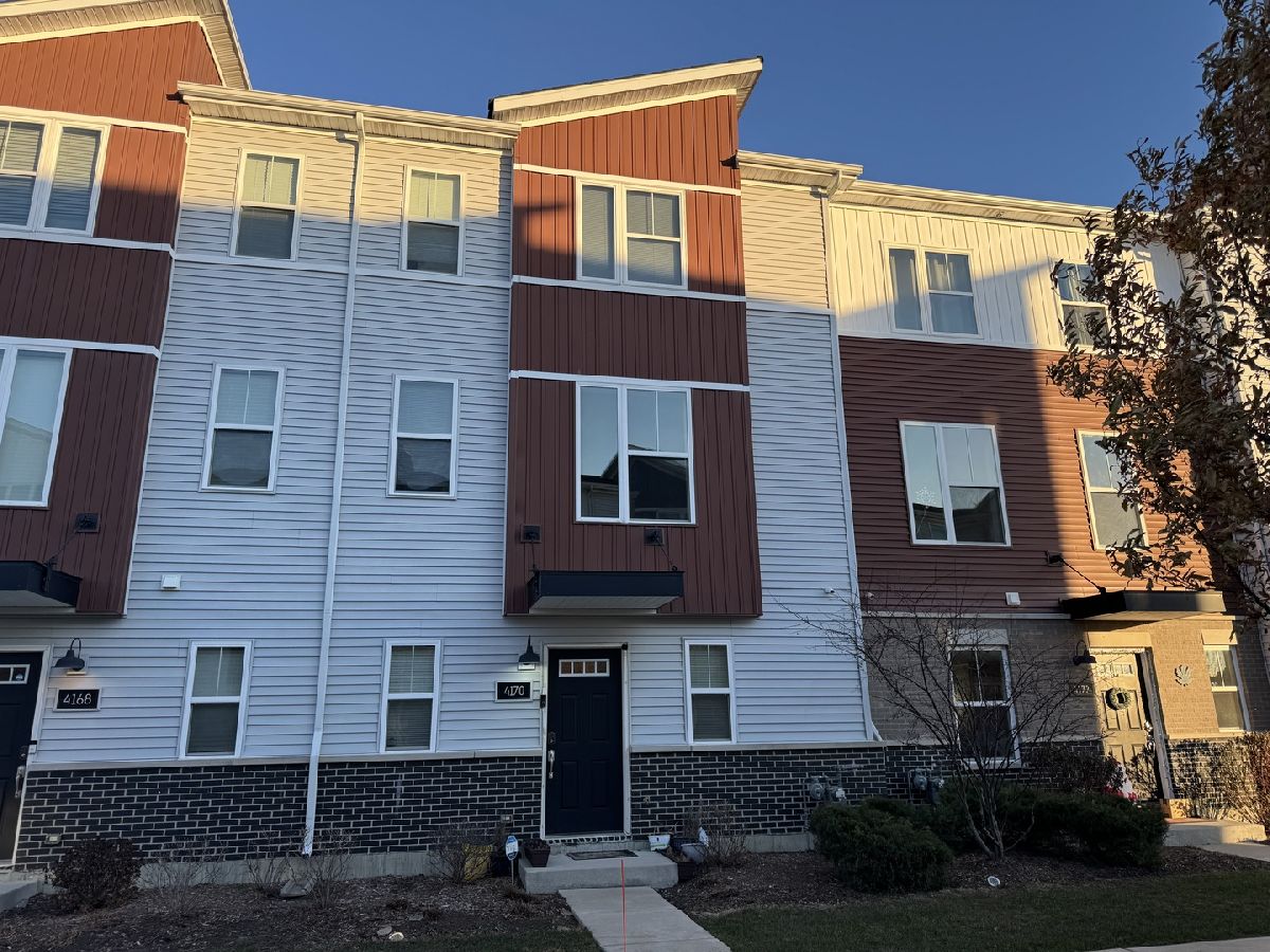 Condos & Townhomes Rented Gramercy Square Aurora Illinois, 4170 Irving