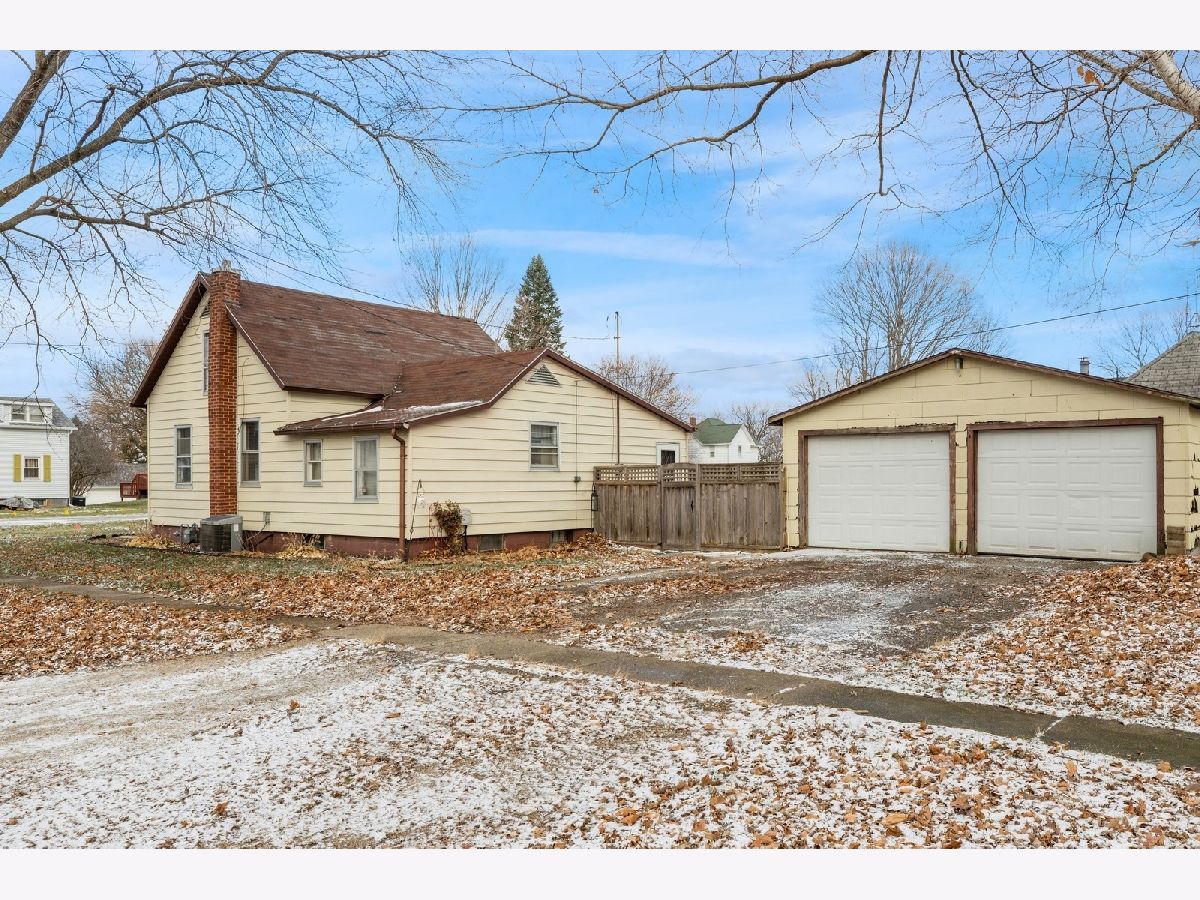  Sold Sheffield Illinois, 301 Walnut