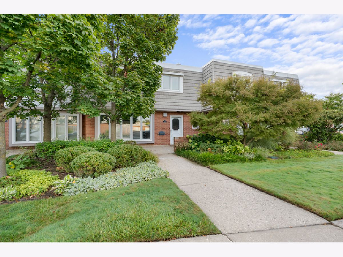 Townhomes Sold Chantilly Highland Park Illinois, 673 Calais