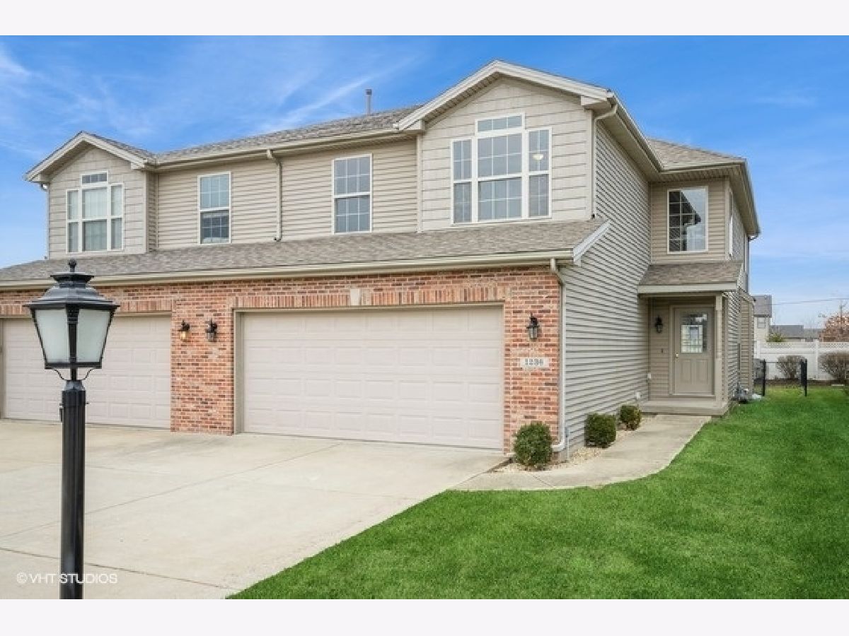 Homes & Condos & Townhomes Sold Eagles Landing Normal Illinois, 1236 Blue Bill