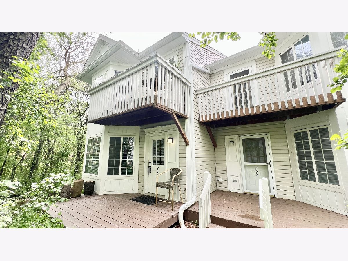Townhomes & Condos Sold Treehouse In The Woods Round Lake Illinois, 257 Treehouse