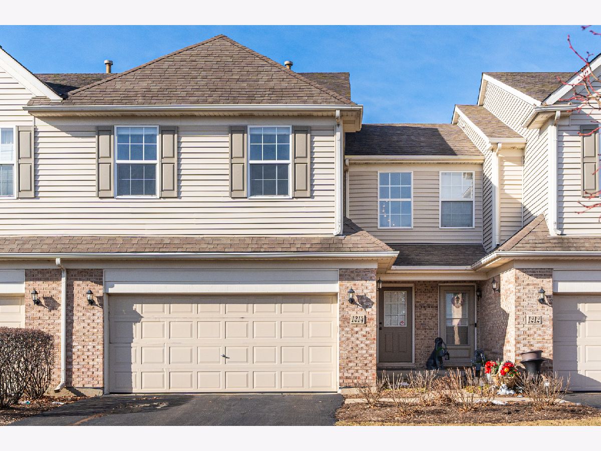 Townhomes & Condos & Homes Sold Princeton West Elgin Illinois, 1214 Asbury