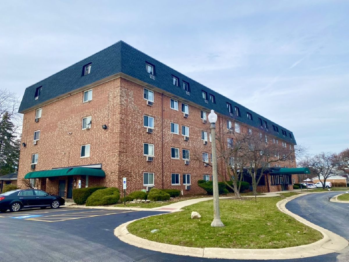Condominiums Sold Shannon Court Streamwood Illinois, 5011 Valley