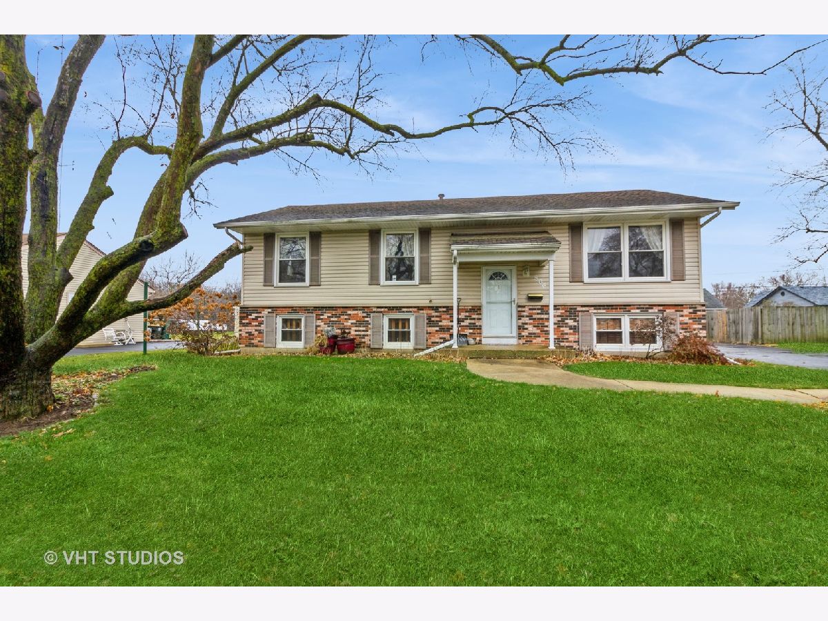 Homes Sold North Meadows Plano Illinois, 806 Sweetbriar