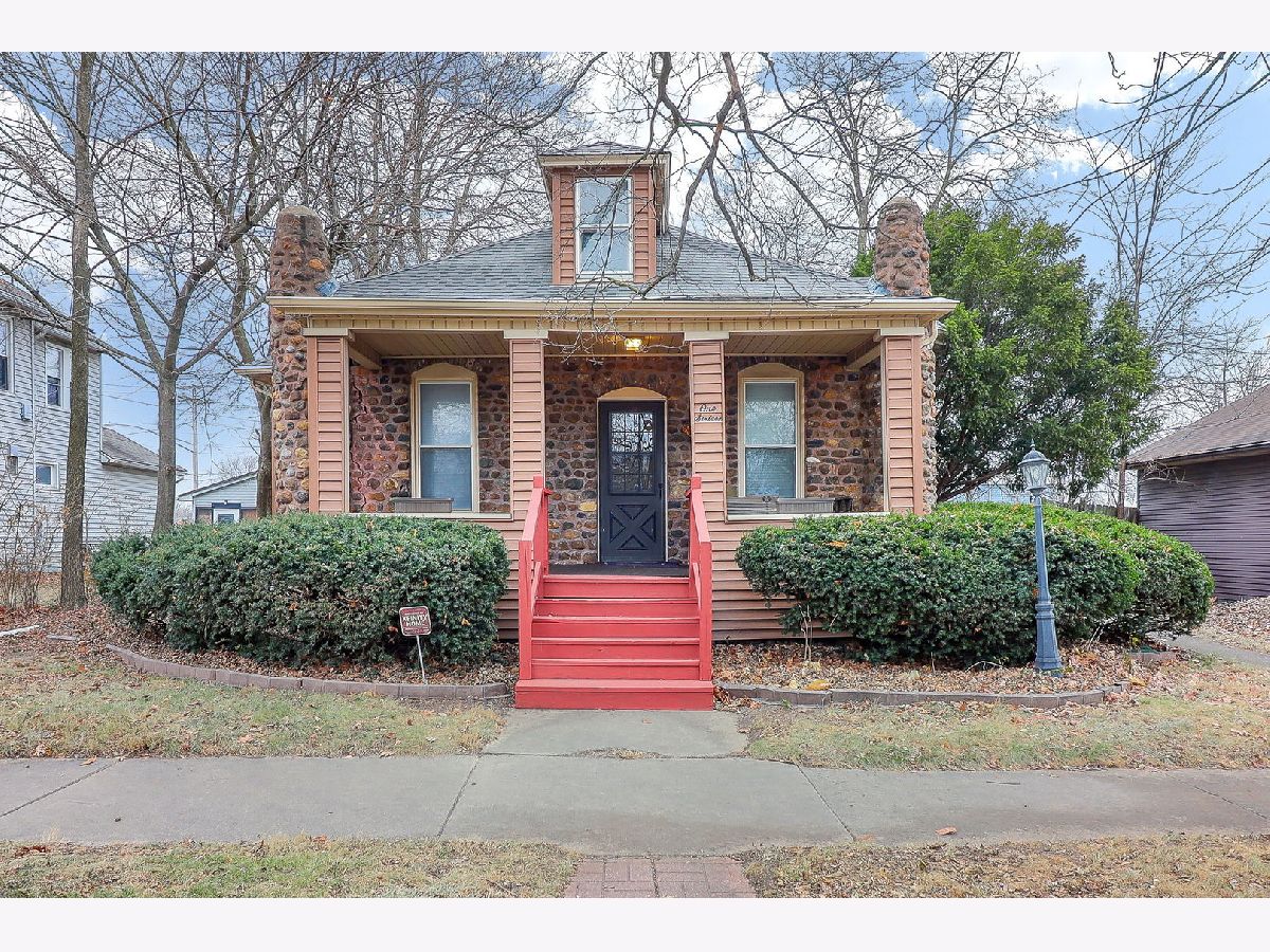 Rented Morris Illinois, 116 Benton