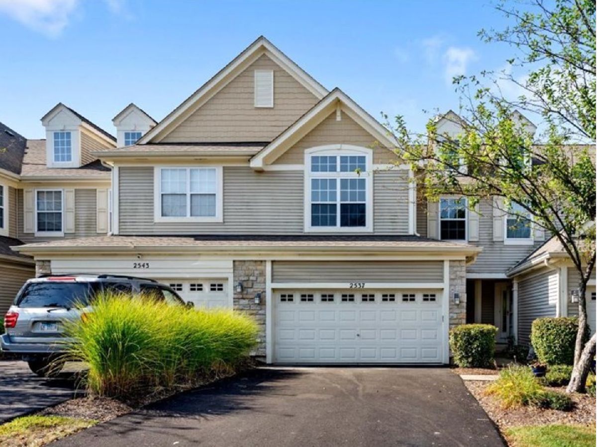 Townhomes Sold Woodland Lakes Aurora Illinois, 2537 Jamestown