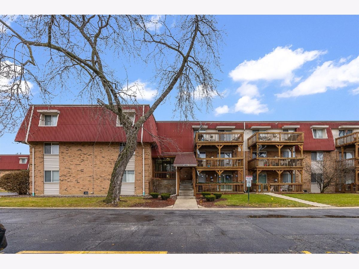 Condominiums Sold Linden Woods Aurora Illinois, 1850 Tall Oaks
