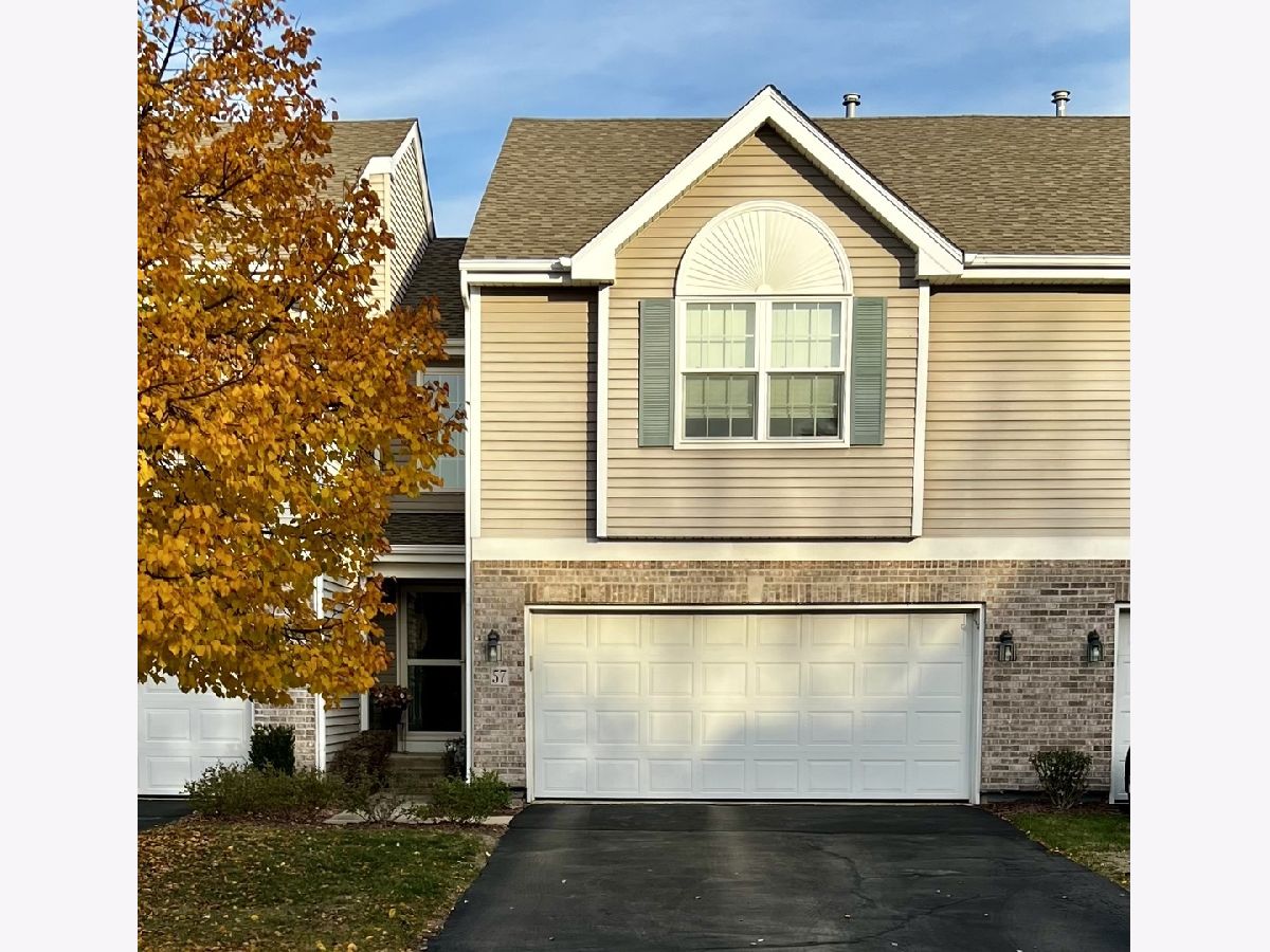 Townhomes Sold Hampton Oaks Streamwood Illinois, 57 Colonial