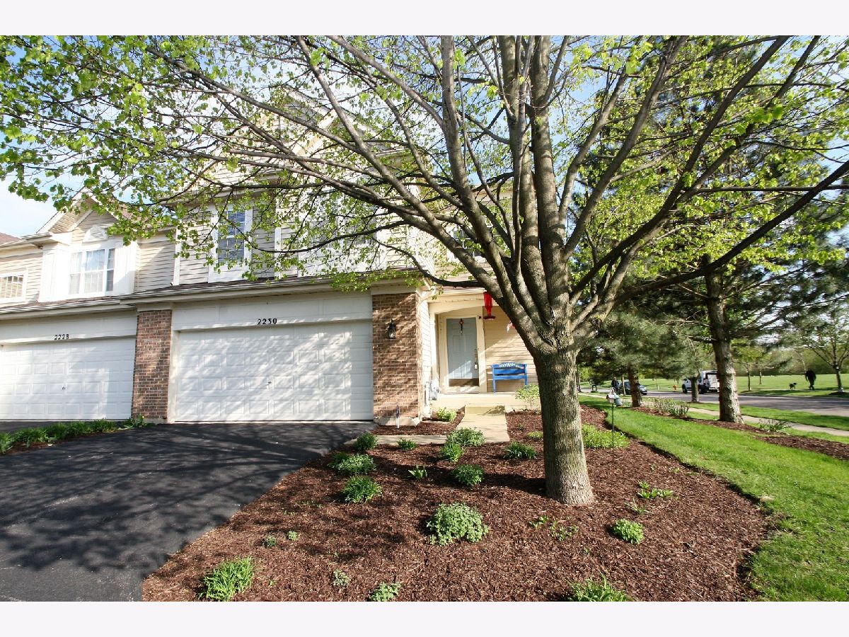 Townhomes & Condos & Homes Rented Cambridge Countryside Aurora Illinois, 2230 Foxmoor