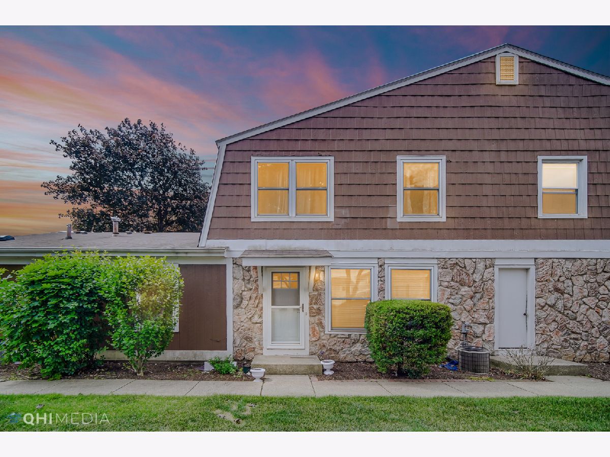 Townhomes & Condos & Homes Rented Plymouth Farms Vernon Hills Illinois, 225 Sunset