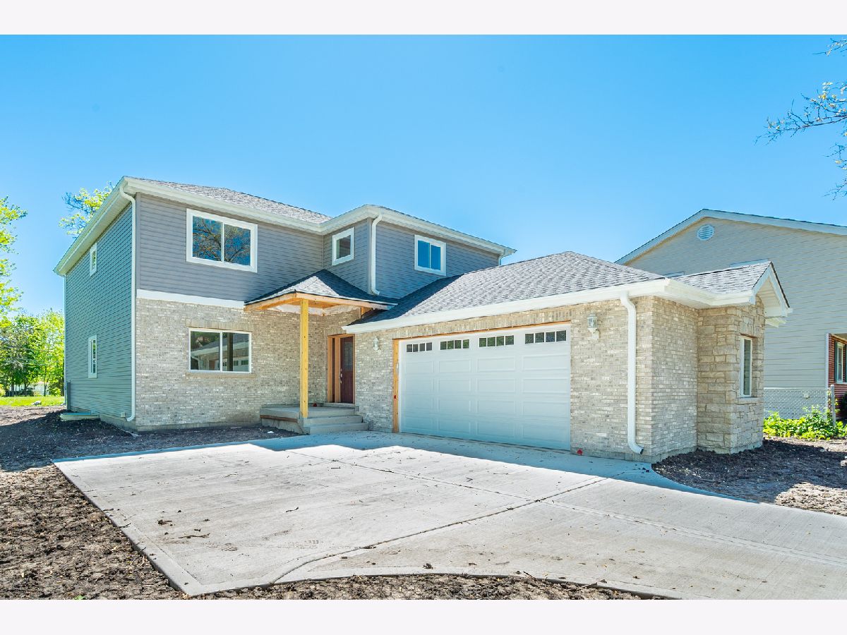 Rented Villa Park Illinois, 225 Monterey