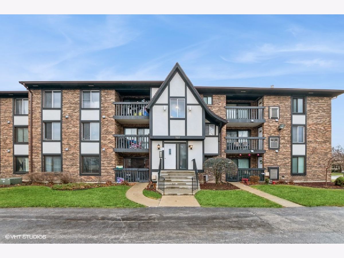 Condominiums Sold Regal South Crestwood Illinois, 13645 Lamon