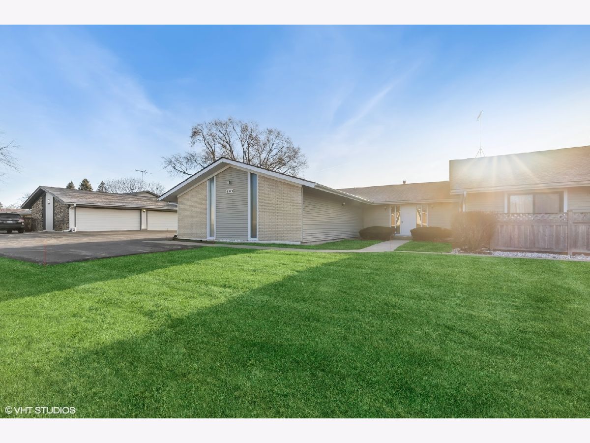 Homes & Condominiums Sold Whispering Oaks Mchenry Illinois, 4913 W Oakwood