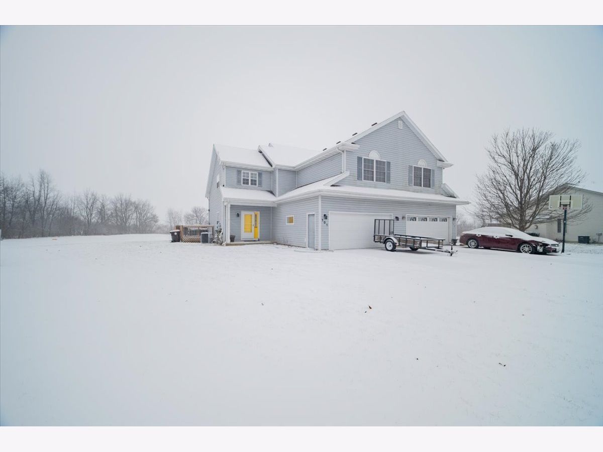 Homes & Condos & Townhomes Sold Mallard Point Downs Illinois, 101 Labrador