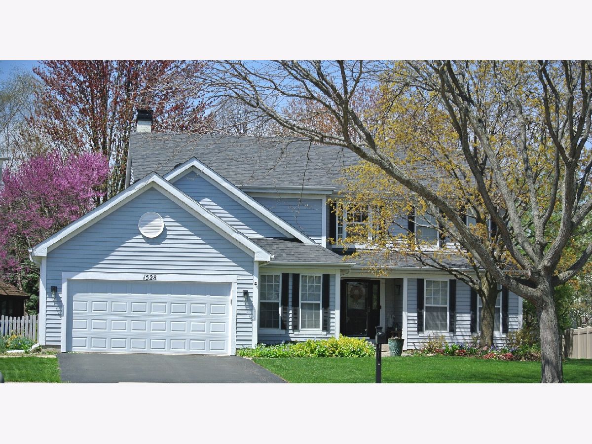 Homes & Townhomes & Condos Sold Woodland Hills Bartlett Illinois, 1528 Derby