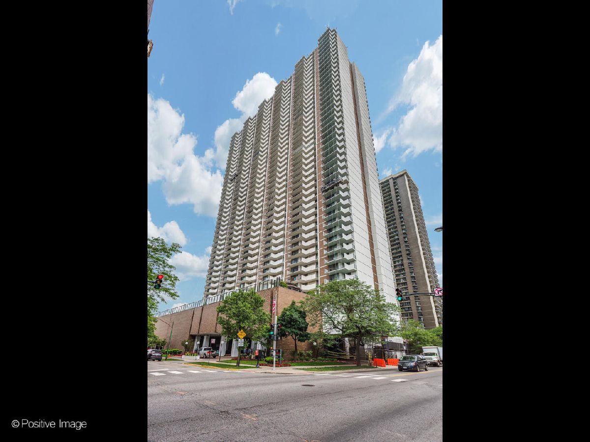 Condominiums Rented Malibu East Chicago Illinois, 6033 Sheridan