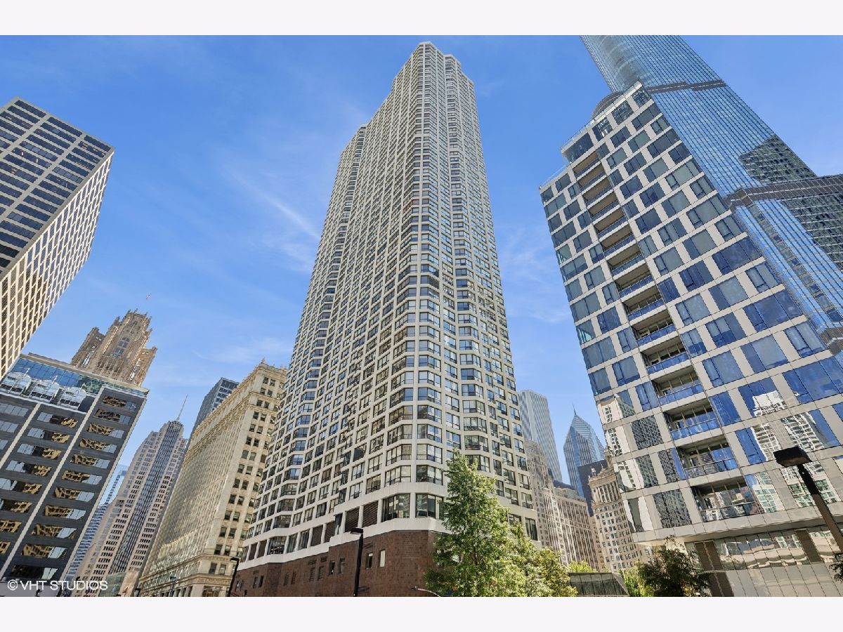 Condominiums Sold River Plaza Chicago Illinois, 405 Wabash
