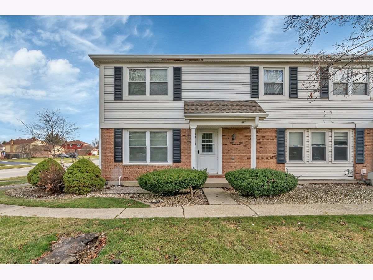 Townhomes & Homes Sold Village Square Orland Park Illinois, 9312 Wherry