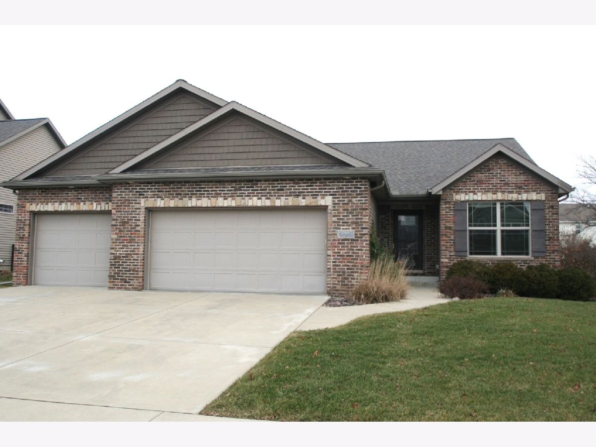 Homes & Condos & Townhomes Sold Blackstone Trails Normal Illinois, 2704 Fieldstone