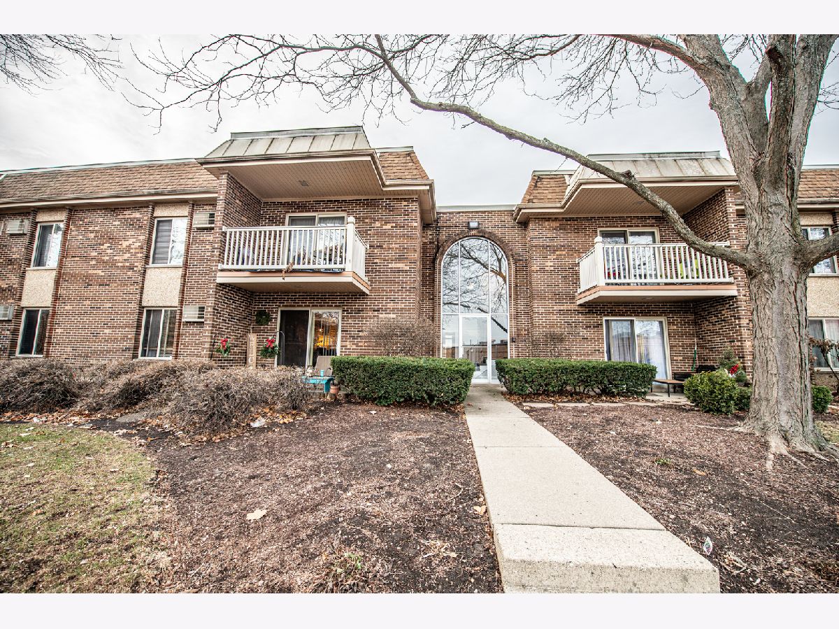 Homes & Condominiums Rented Greenbrier Arlington Heights Illinois, 910 Alleghany