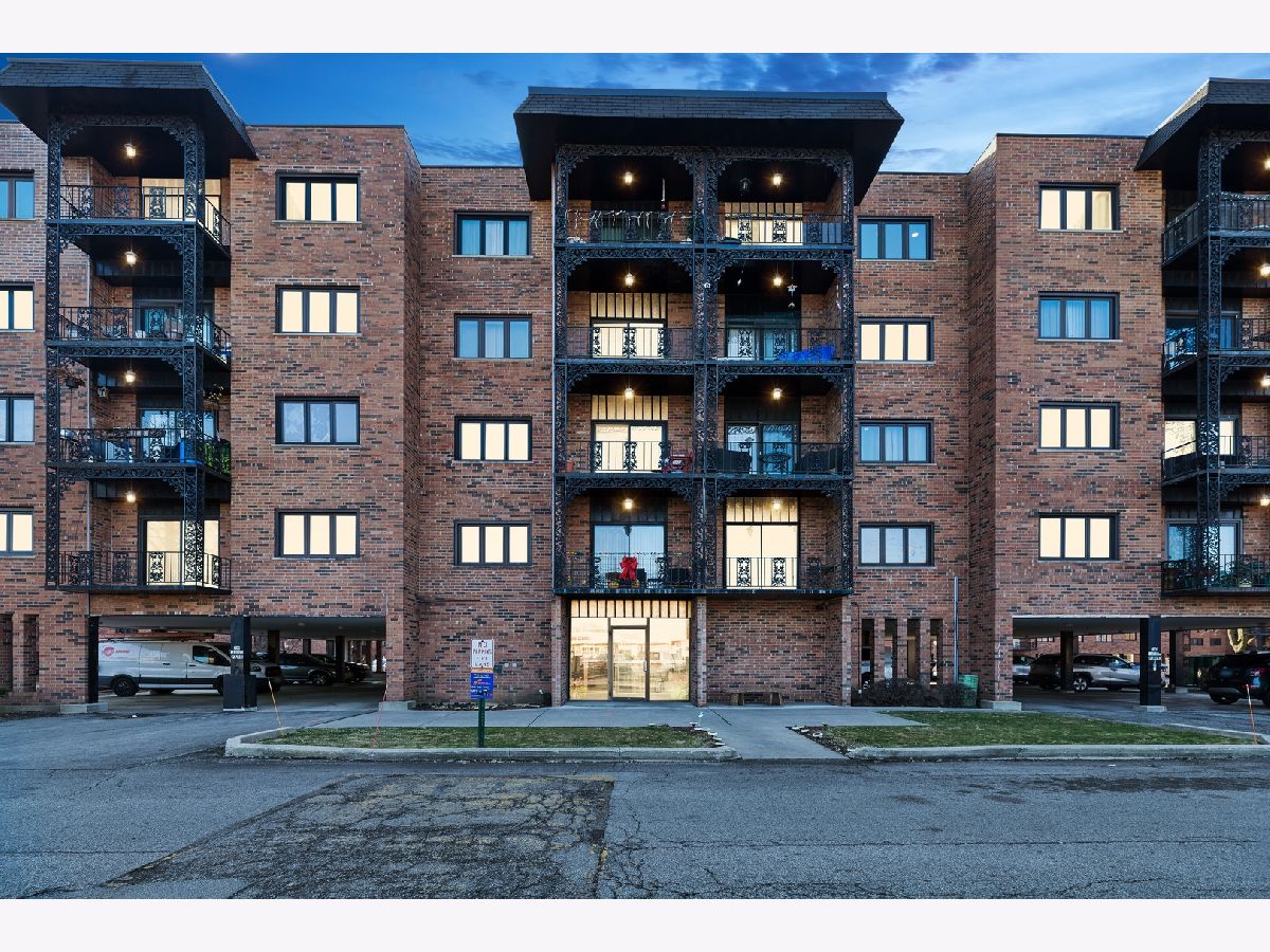 Condominiums Sold Landings Des Plaines Illinois, 9355 Landings