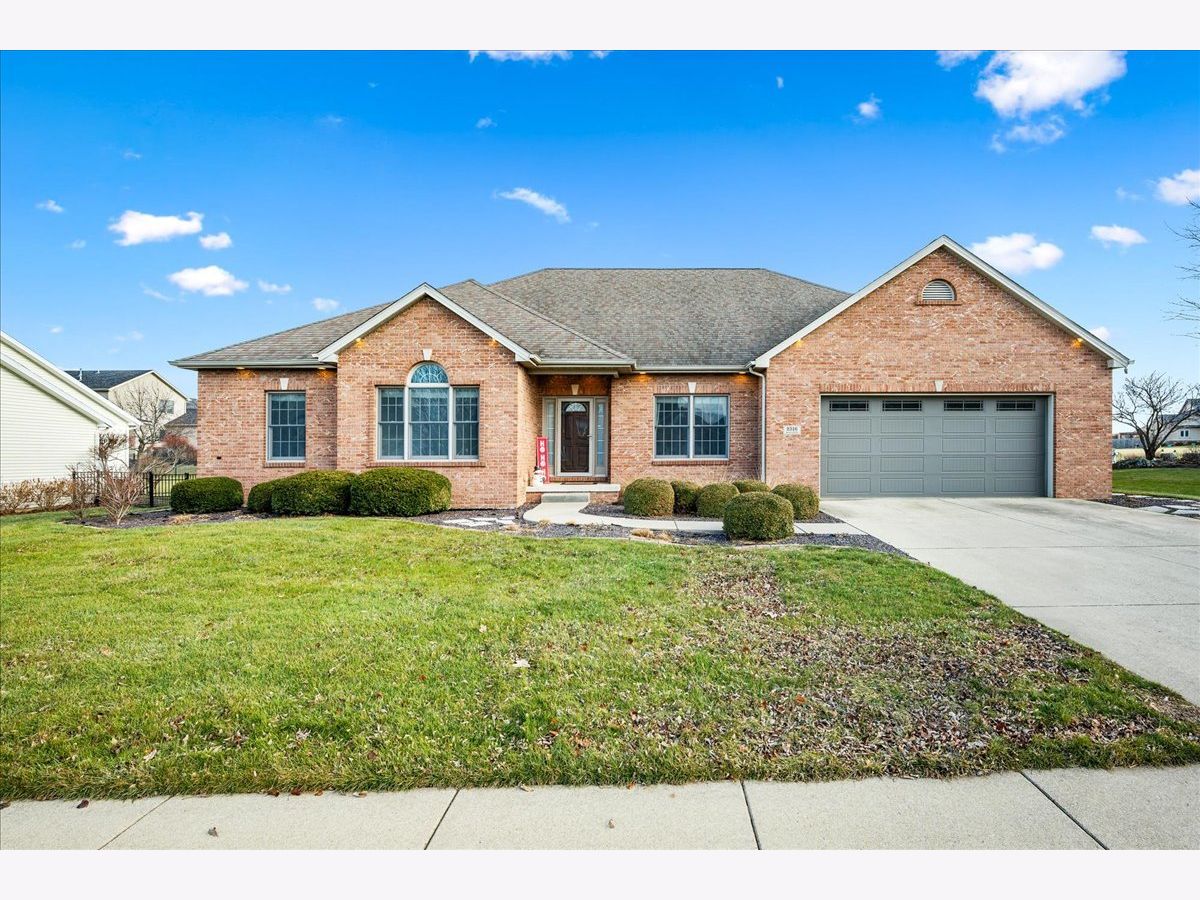 Homes & Condos & Townhomes Sold Fox Creek Bloomington Illinois, 2516 Crooked Creek
