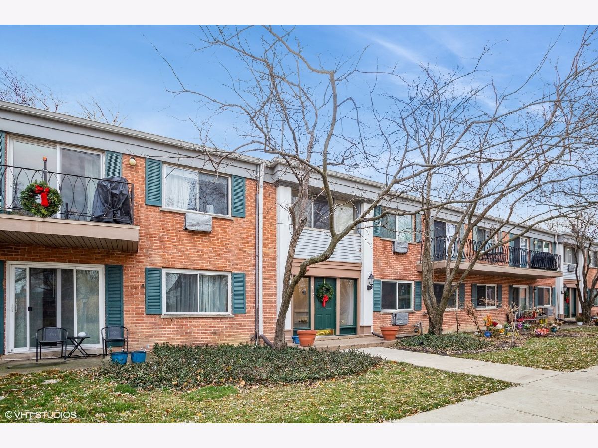 Condominiums & Homes Sold Brittany Place Arlington Heights Illinois, 715 Falcon