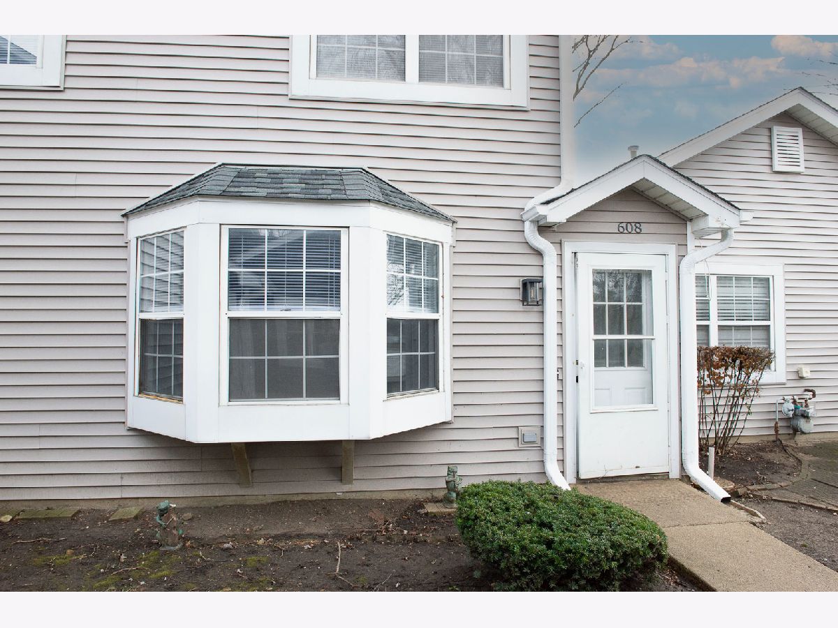 Townhomes & Condos Rented Cornell Lakes Palatine Illinois, 608 Lake Shore