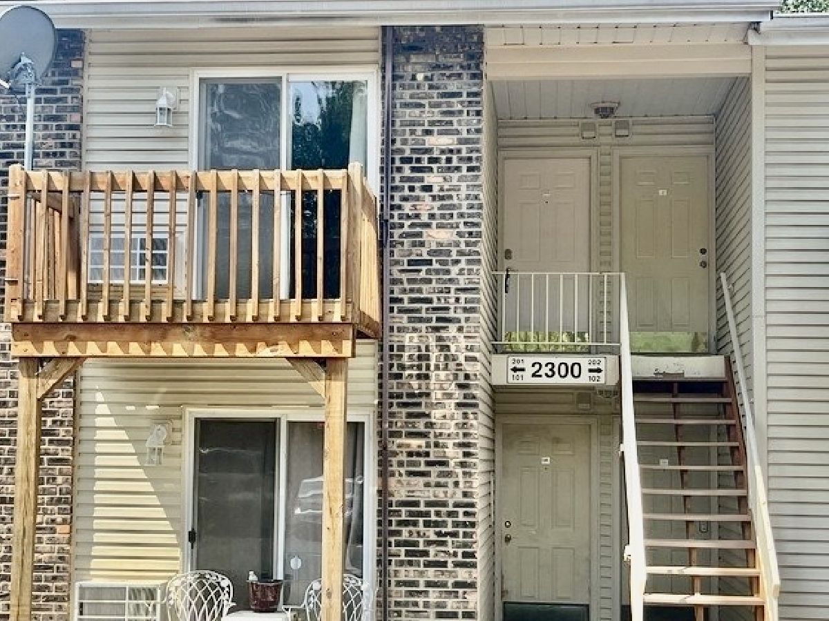 Condominiums Rented Deer Run Oswego Illinois, 2300 Light