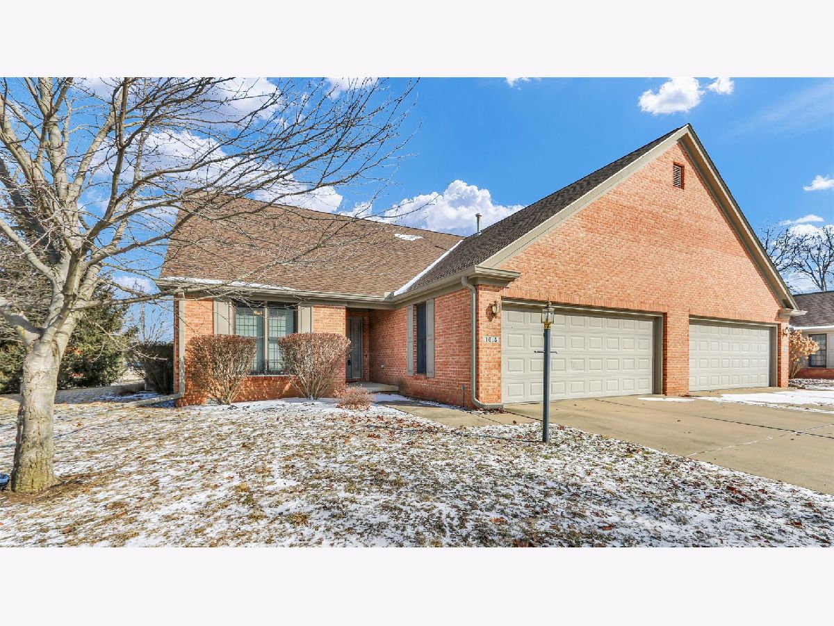 Condominiums & Homes Sold Old Farm Champaign Illinois, 1615 Broadmoor