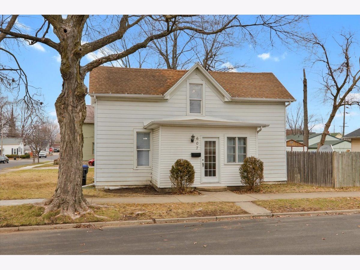 Homes & Condos & Townhomes Sold South Hill Bloomington Illinois, 607 Elm