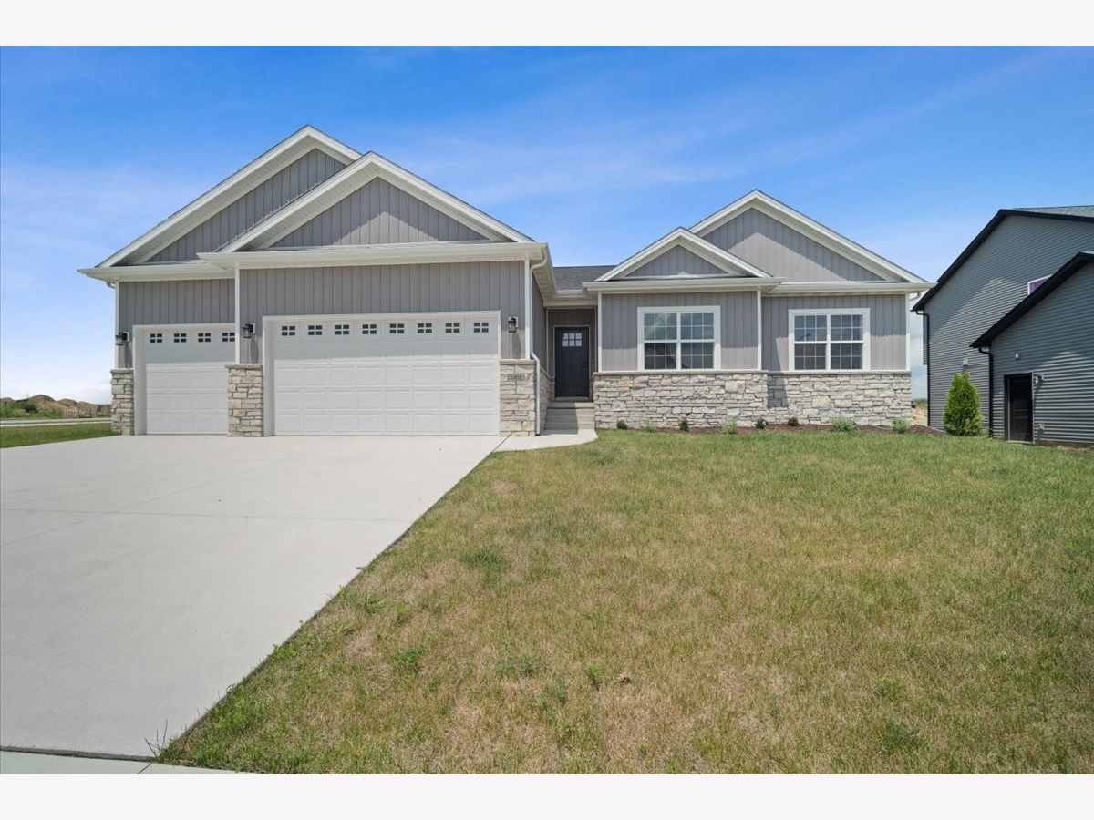 Homes & Condos & Townhomes Sold Grove On Kickapoo Creek Bloomington Illinois, 5302 Finlen