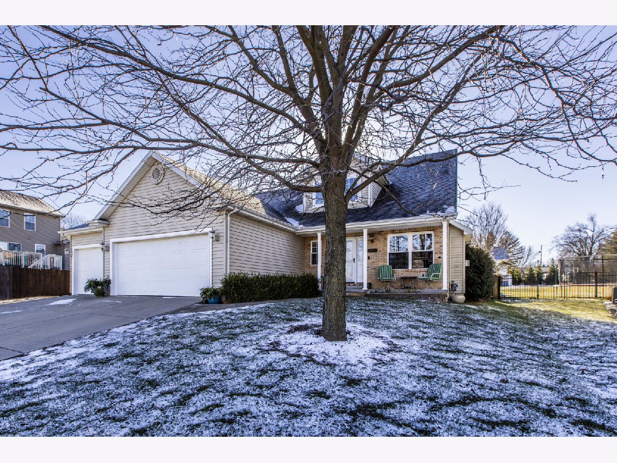 Homes & Condos & Townhomes Sold Fox Hollow Bloomington Illinois, 2604 Grey Fox