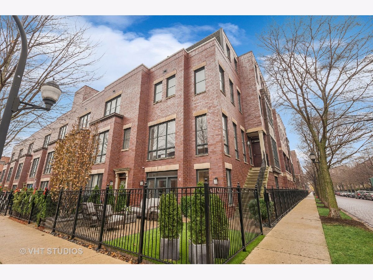 Townhomes & Homes Sold Hartland Park Chicago Illinois, 2721 Hermitage